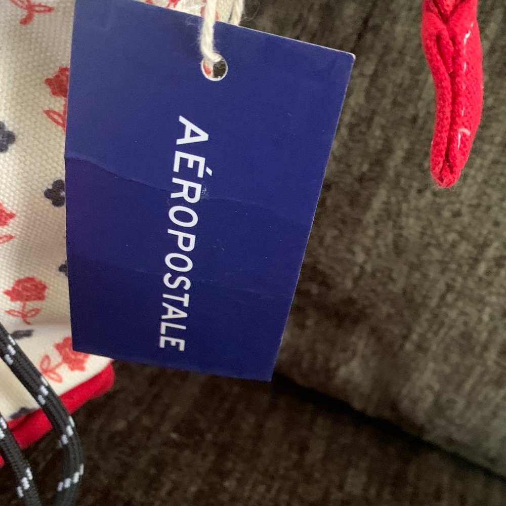 🆕- EXCLUSIVE! Aeropostale Red and Cream Queen Of Hearts Mini  Tote - Picture 2 of 15